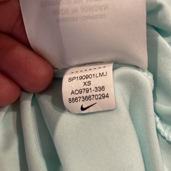 Nike Sports Top Woman XS NWOT - Picture 7 of 10
